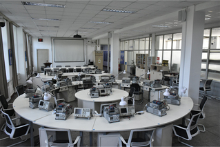 电子学学生创新实验室